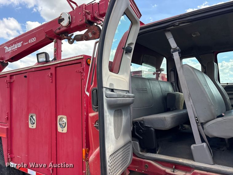 image for item ES8884 2000 Ford F750 Ext. Cab utility / service truck