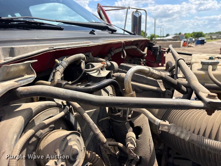 image for item ES8884 2000 Ford F750 Ext. Cab utility / service truck