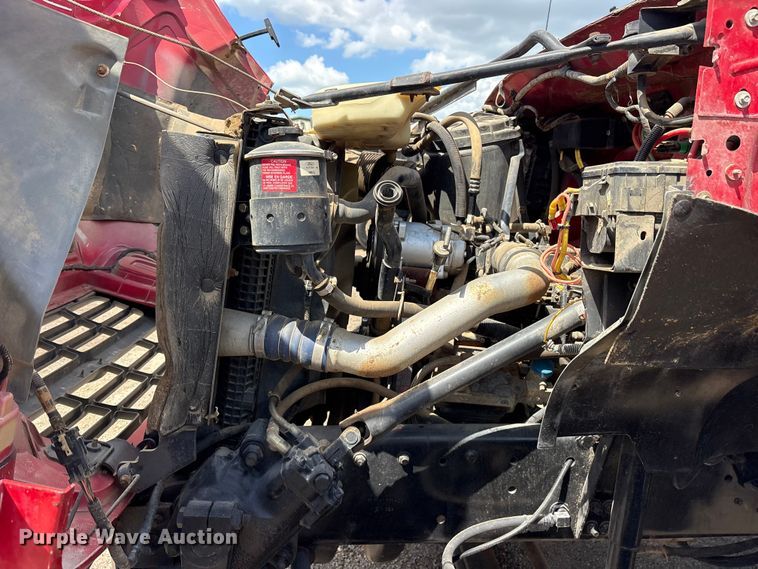 image for item ES8884 2000 Ford F750 Ext. Cab utility / service truck