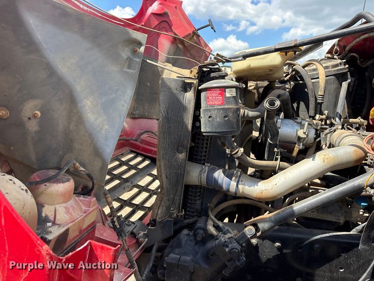 image for item ES8884 2000 Ford F750 Ext. Cab utility / service truck