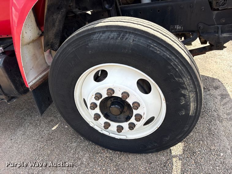 image for item ES8884 2000 Ford F750 Ext. Cab utility / service truck