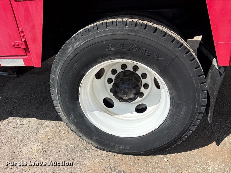 image for item ES8884 2000 Ford F750 Ext. Cab utility / service truck