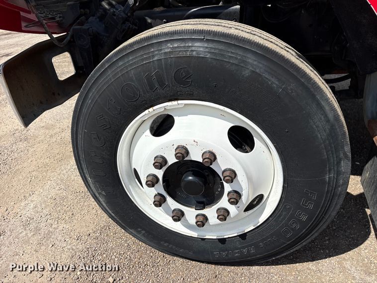 image for item ES8884 2000 Ford F750 Ext. Cab utility / service truck