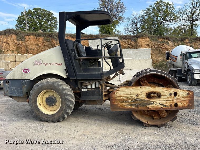 image for item ES8885 2007 Ingersoll Rand SD-70F TF single drum vibratory roller