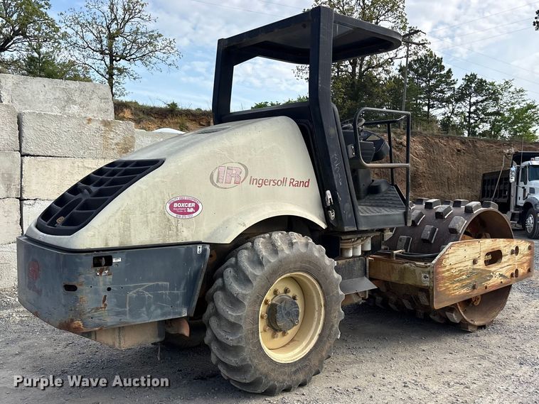 image for item ES8885 2007 Ingersoll Rand SD-70F TF single drum vibratory roller