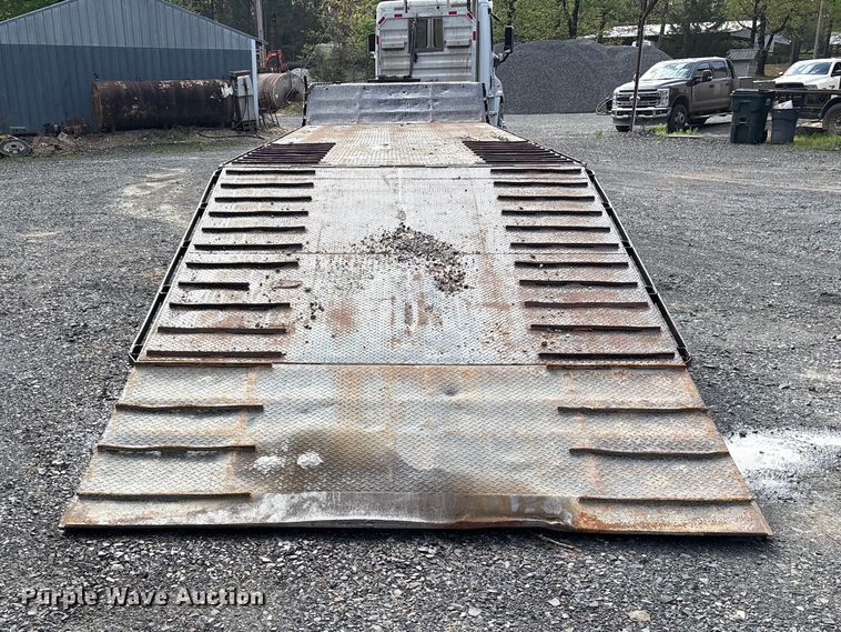 image for item ES8888 1997 Ledwell HT43102 hydraulic tail equipment trailer