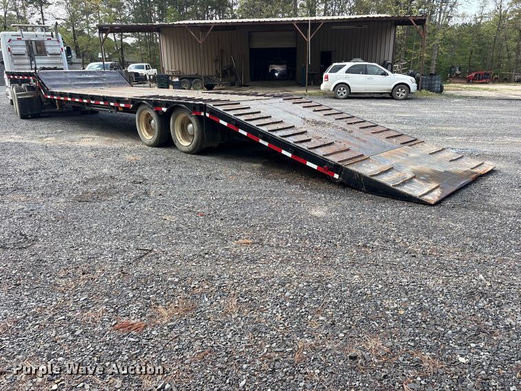 image for item ES8888 1997 Ledwell HT43102 hydraulic tail equipment trailer