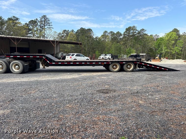 image for item ES8888 1997 Ledwell HT43102 hydraulic tail equipment trailer