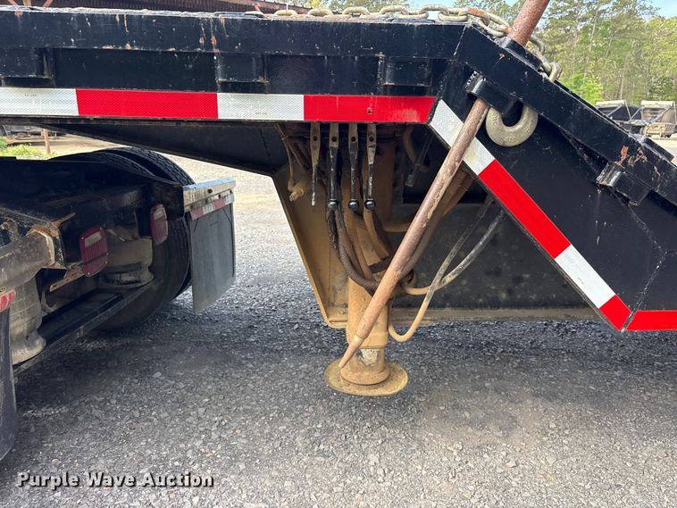 image for item ES8888 1997 Ledwell HT43102 hydraulic tail equipment trailer