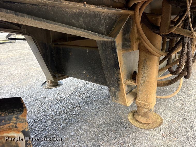 image for item ES8888 1997 Ledwell HT43102 hydraulic tail equipment trailer