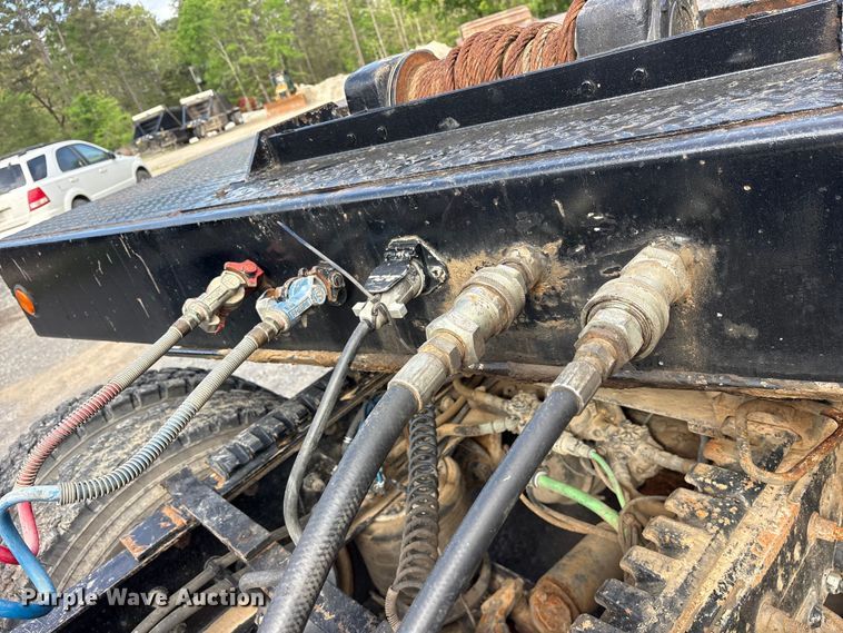 image for item ES8888 1997 Ledwell HT43102 hydraulic tail equipment trailer