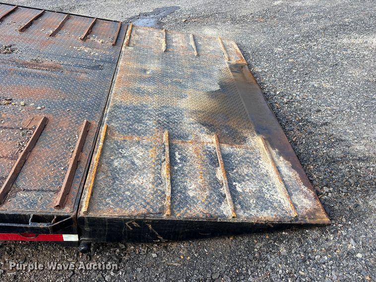 image for item ES8888 1997 Ledwell HT43102 hydraulic tail equipment trailer