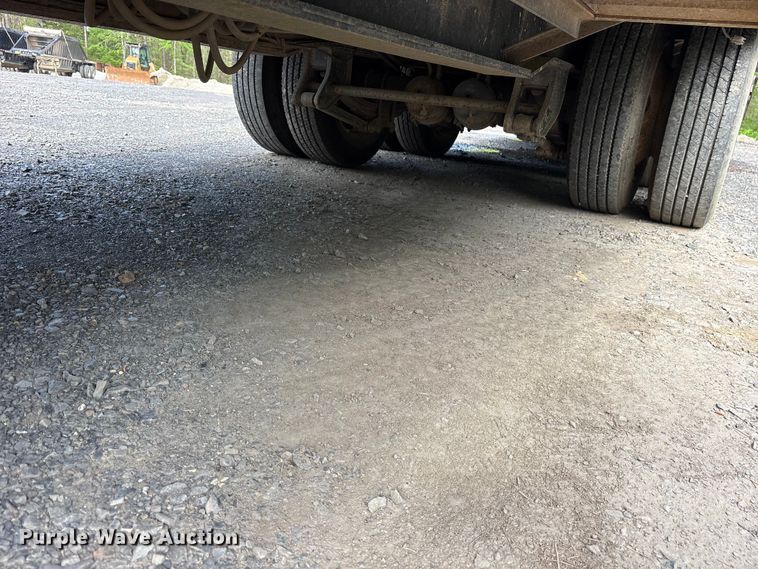 image for item ES8888 1997 Ledwell HT43102 hydraulic tail equipment trailer