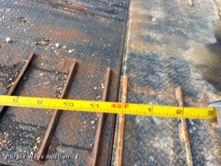 image for item ES8888 1997 Ledwell HT43102 hydraulic tail equipment trailer