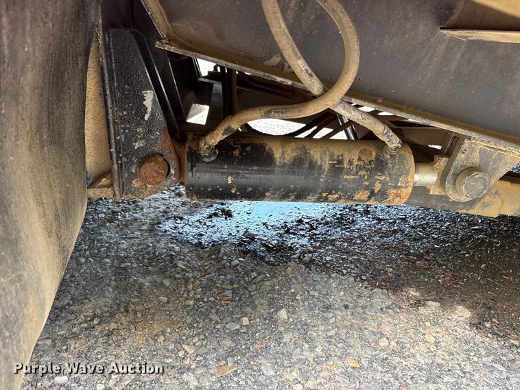 image for item ES8888 1997 Ledwell HT43102 hydraulic tail equipment trailer