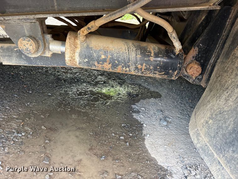 image for item ES8888 1997 Ledwell HT43102 hydraulic tail equipment trailer