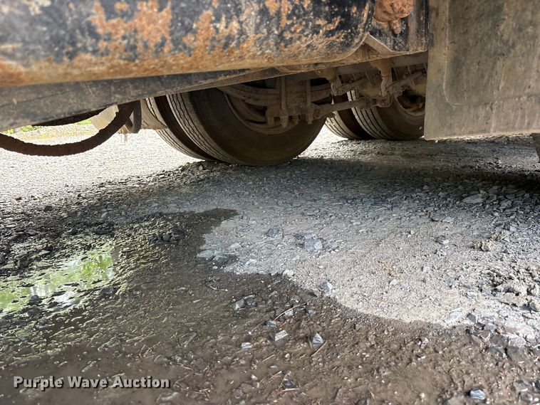 image for item ES8888 1997 Ledwell HT43102 hydraulic tail equipment trailer