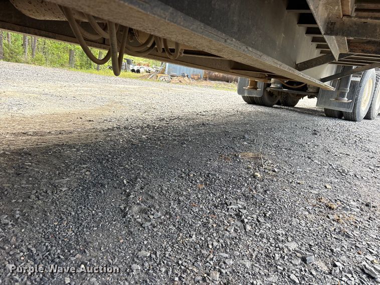 image for item ES8888 1997 Ledwell HT43102 hydraulic tail equipment trailer