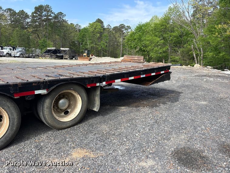 image for item ES8888 1997 Ledwell HT43102 hydraulic tail equipment trailer