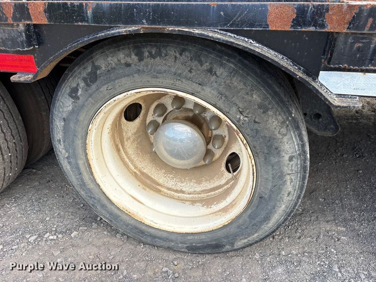 image for item ES8888 1997 Ledwell HT43102 hydraulic tail equipment trailer