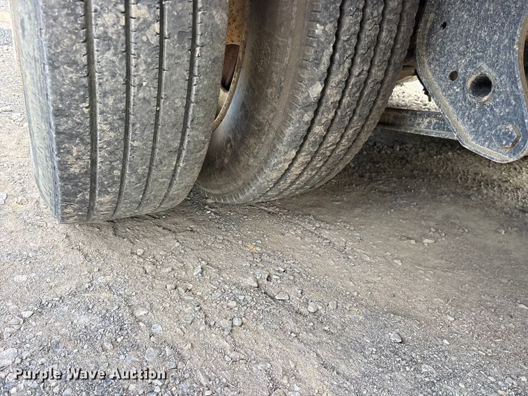 image for item ES8888 1997 Ledwell HT43102 hydraulic tail equipment trailer