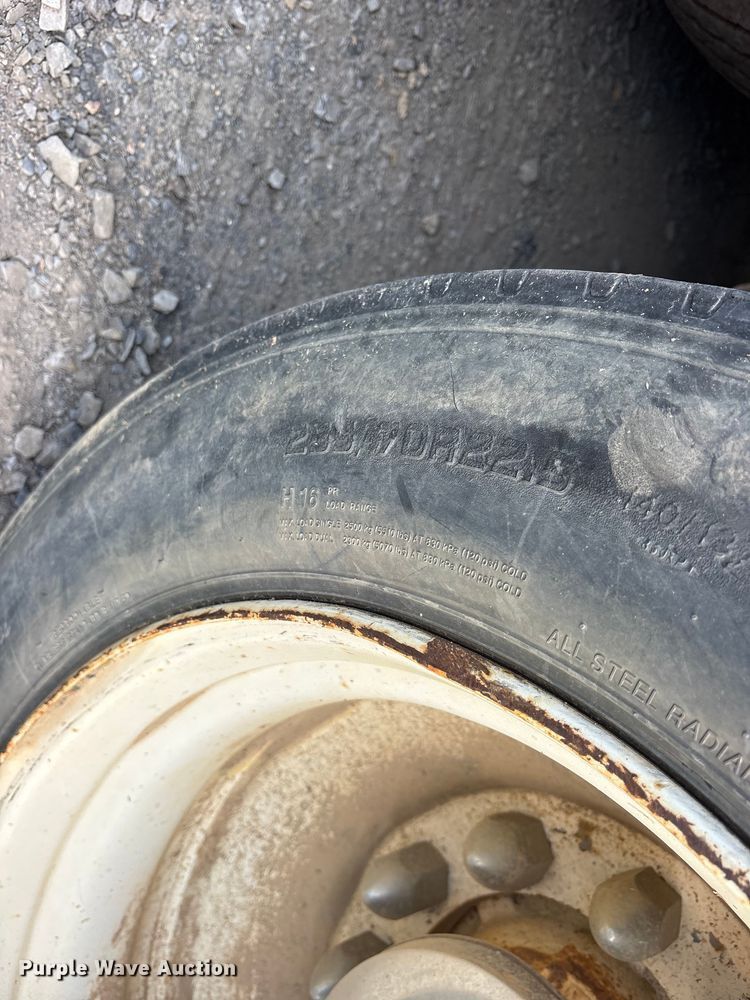 image for item ES8888 1997 Ledwell HT43102 hydraulic tail equipment trailer