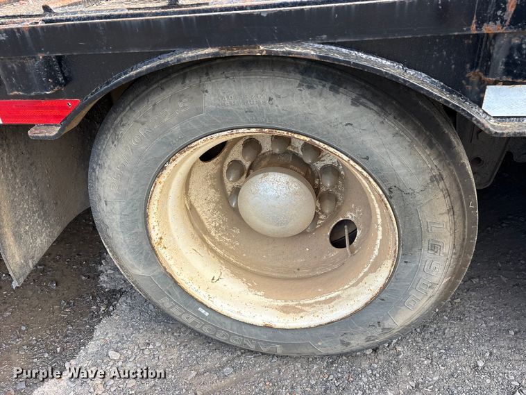 image for item ES8888 1997 Ledwell HT43102 hydraulic tail equipment trailer