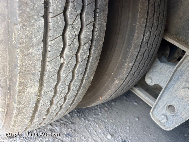 image for item ES8888 1997 Ledwell HT43102 hydraulic tail equipment trailer