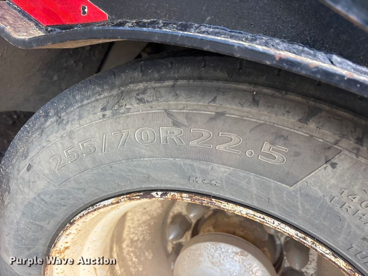 image for item ES8888 1997 Ledwell HT43102 hydraulic tail equipment trailer