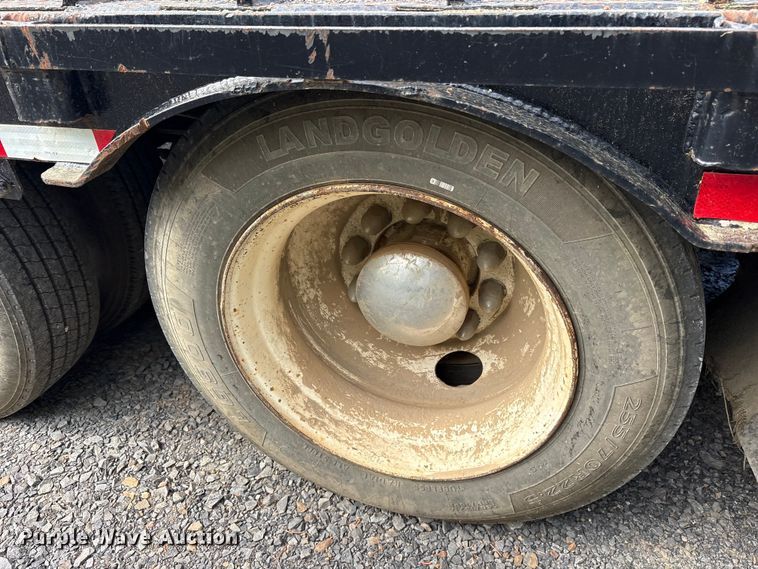 image for item ES8888 1997 Ledwell HT43102 hydraulic tail equipment trailer