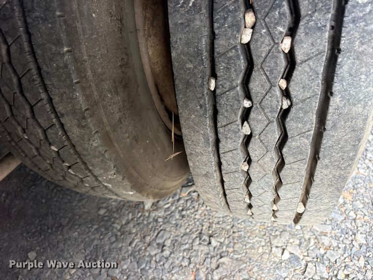 image for item ES8888 1997 Ledwell HT43102 hydraulic tail equipment trailer