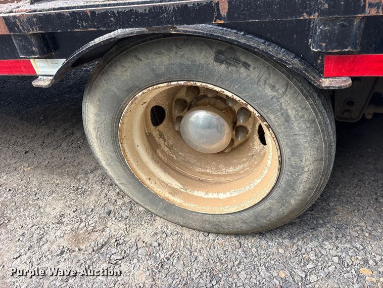 image for item ES8888 1997 Ledwell HT43102 hydraulic tail equipment trailer