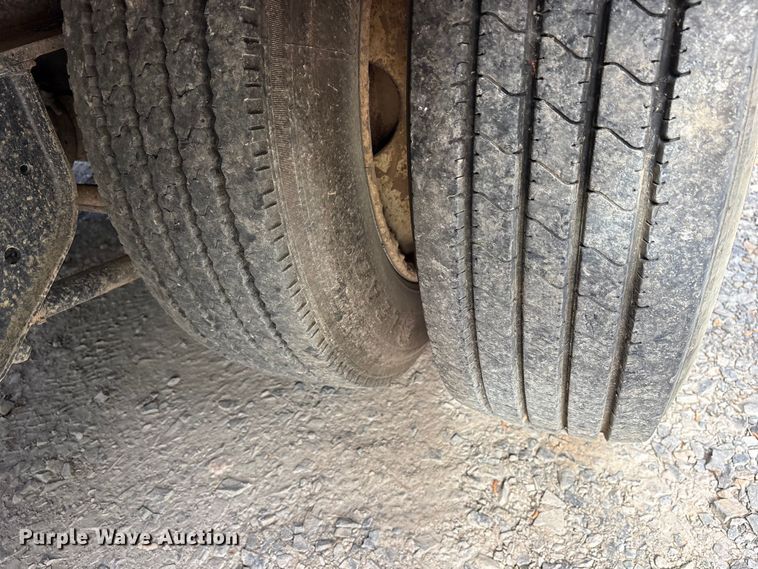 image for item ES8888 1997 Ledwell HT43102 hydraulic tail equipment trailer