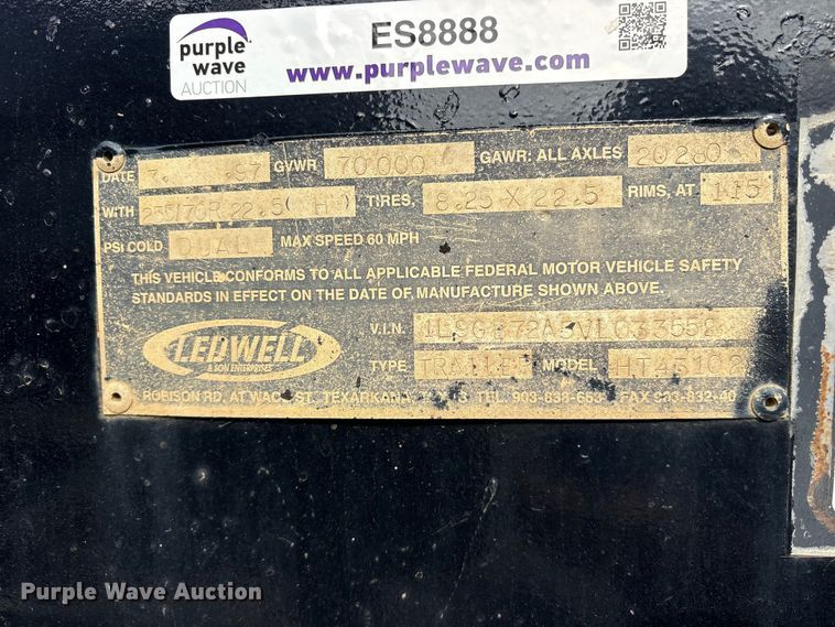 image for item ES8888 1997 Ledwell HT43102 hydraulic tail equipment trailer