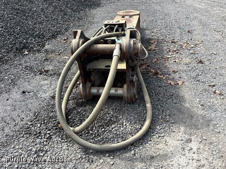 image for item ES8890 2014 Caterpillar H130E S hammer