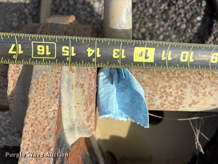 image for item ES8890 2014 Caterpillar H130E S hammer