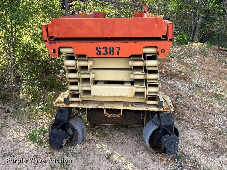 image for item ES8896 2017 JLG 2646ES Scissor lift