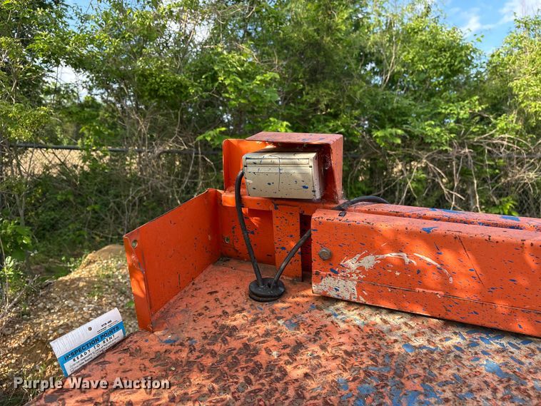 image for item ES8896 2017 JLG 2646ES Scissor lift