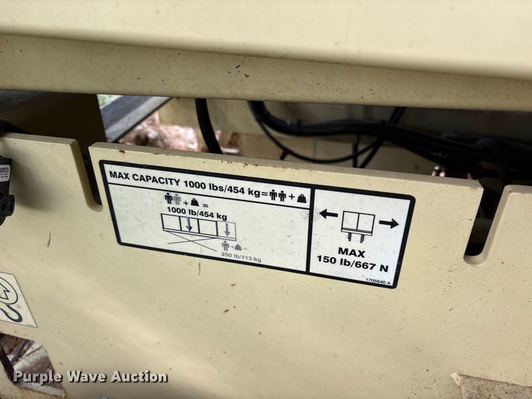 image for item ES8896 2017 JLG 2646ES Scissor lift