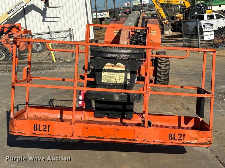image for item ES8900 2006 JLG 660SJ boom lift