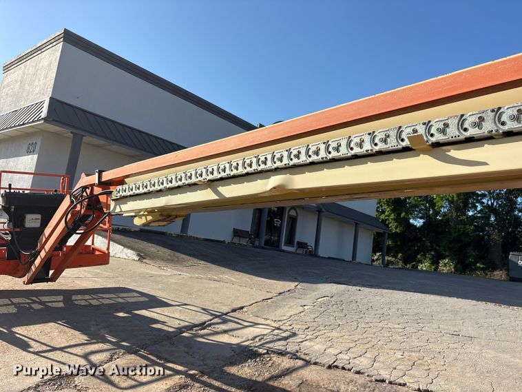 image for item ES8900 2006 JLG 660SJ boom lift