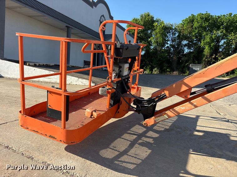 image for item ES8900 2006 JLG 660SJ boom lift
