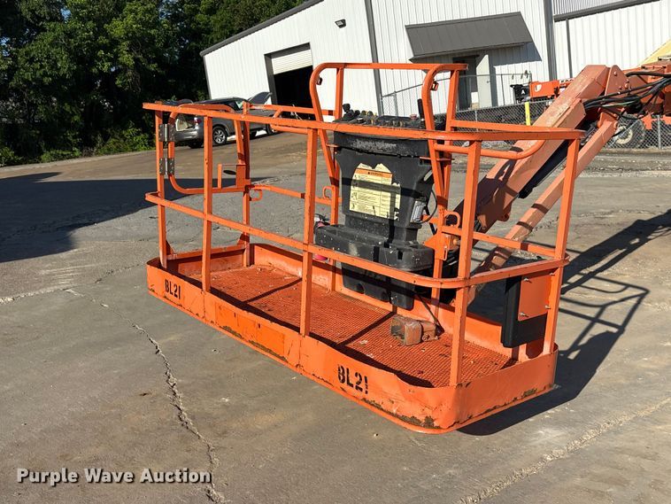image for item ES8900 2006 JLG 660SJ boom lift