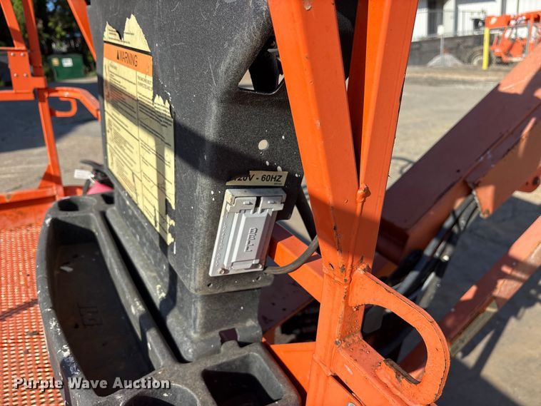 image for item ES8900 2006 JLG 660SJ boom lift