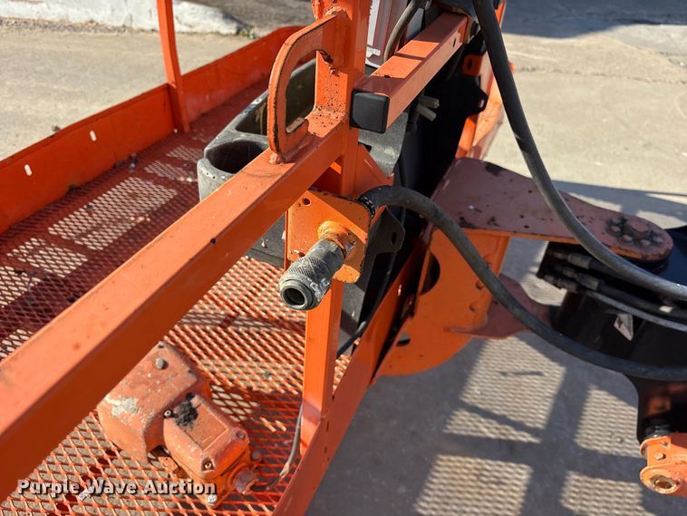 image for item ES8900 2006 JLG 660SJ boom lift