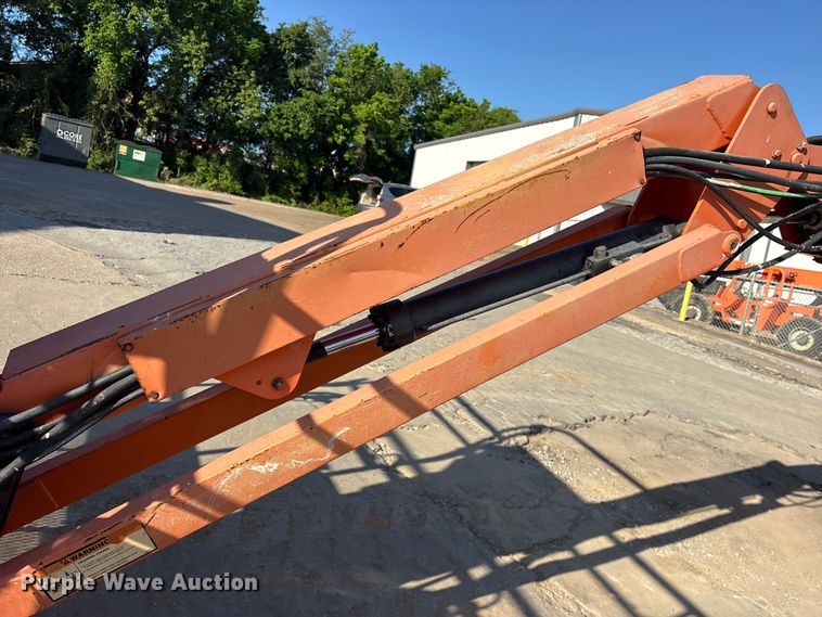 image for item ES8900 2006 JLG 660SJ boom lift