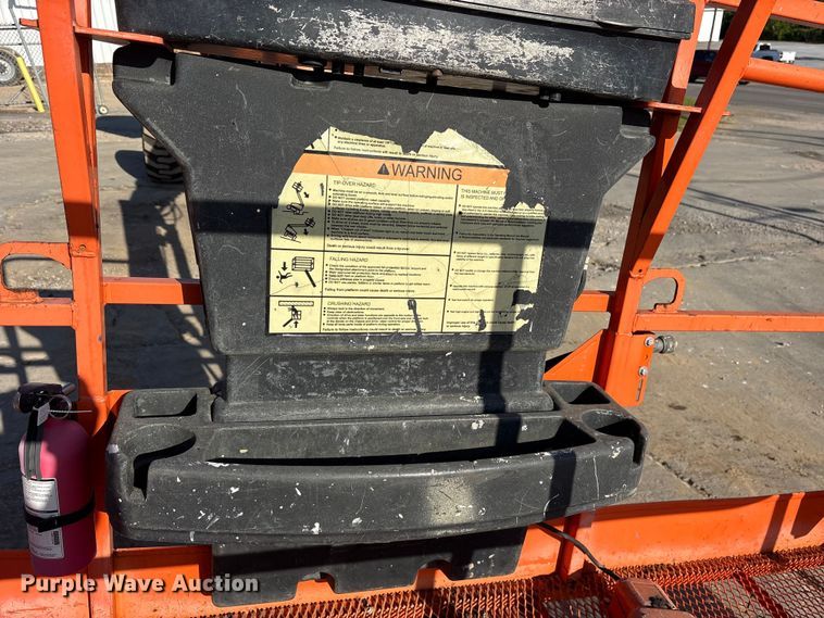 image for item ES8900 2006 JLG 660SJ boom lift