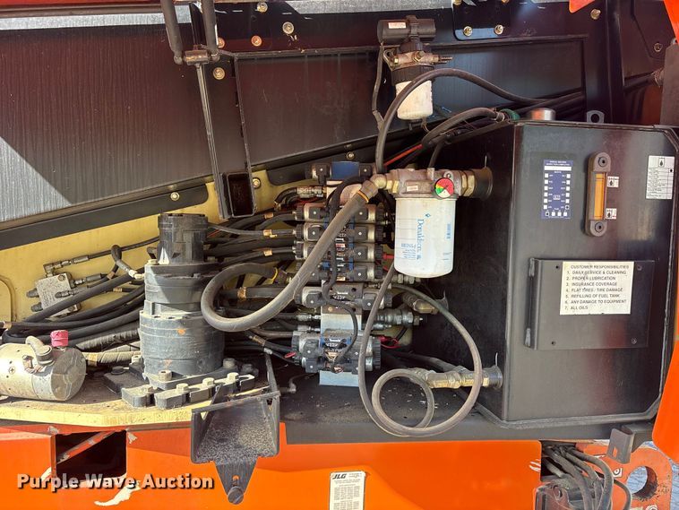image for item ES8900 2006 JLG 660SJ boom lift