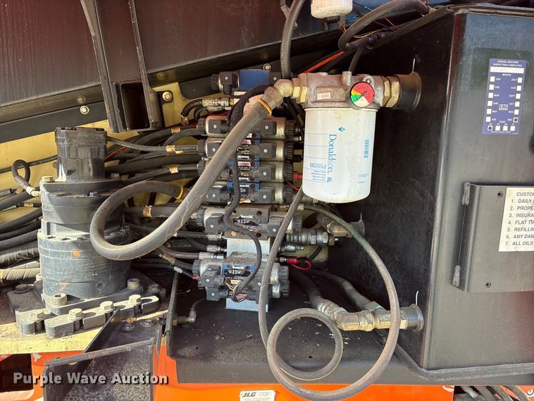 image for item ES8900 2006 JLG 660SJ boom lift