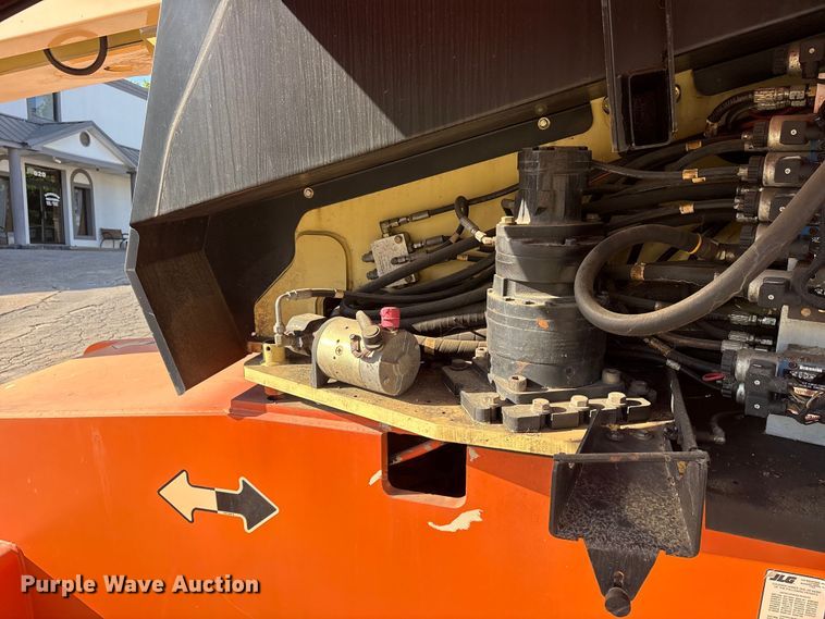 image for item ES8900 2006 JLG 660SJ boom lift